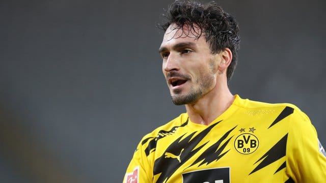 Der Einsatz von Mats Hummels für den BVB gegen den FC Bayern München ist fraglich. Der Einsatz von Mats Hummels für den BVB gegen den FC Bayern München ist fraglich.