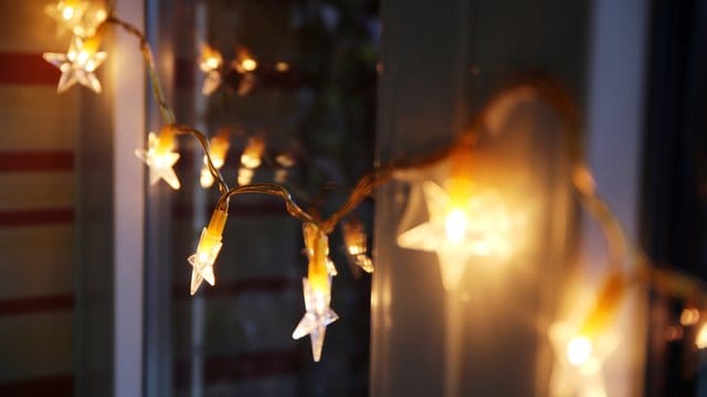 52 Prozent der Bundesbürger befürchten, dass Haushalte wegen der Corona-Krise Weihnachten getrennt feiern müssen. 52 Prozent der Bundesbürger befürchten, dass Haushalte wegen der Corona-Krise Weihnachten getrennt feiern müssen.