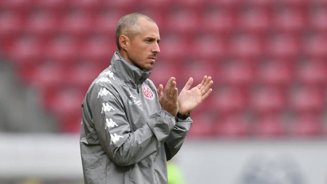 Steht mit Mainz gegen Schalke unter Druck: 05-Coach Jan-Moritz Lichte. Steht mit Mainz gegen Schalke unter Druck: 05-Coach Jan-Moritz Lichte.