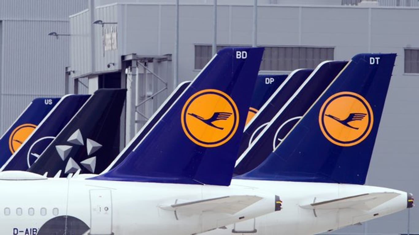 Lufthansa-Jets stehen am Boden: Die Airline macht einen Milliardenverlust.