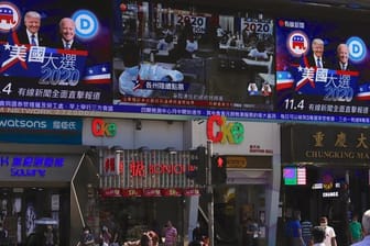 Monitore in Hongkong: die US-Wahl.