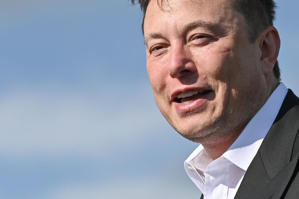 Elon Musk: Der Tesla-Chef besucht am Donnerstag überraschend die Baustelle seiner Gigafactory bei Berlin.