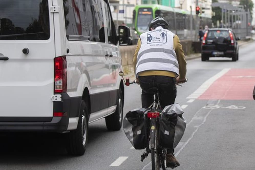 Auch in Deutschland räumen Verkehrsplaner Radfahrern immer mehr Platz ein.
