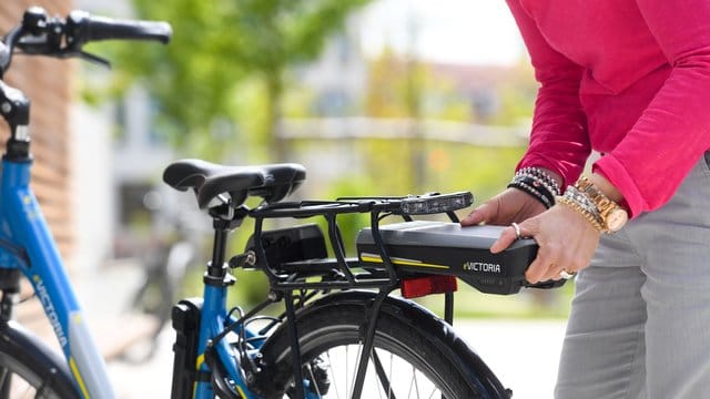 Lieber mitnehmen: Bleibt der Akku am Fahrrad, könnte er schnell geklaut werden, warnt die Polizei. Lieber mitnehmen: Bleibt der Akku am Fahrrad, könnte er schnell geklaut werden, warnt die Polizei.