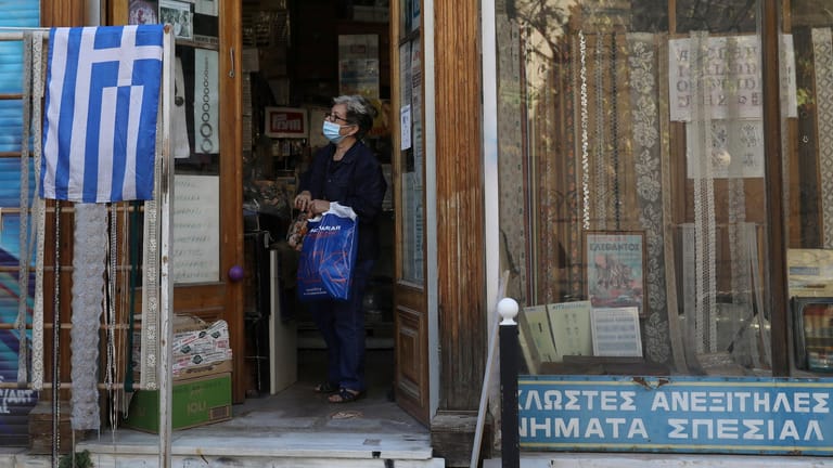 Ein Geschäft in Athen: Ab Samstag müssen fast alle Läden in Griechenland schließen.