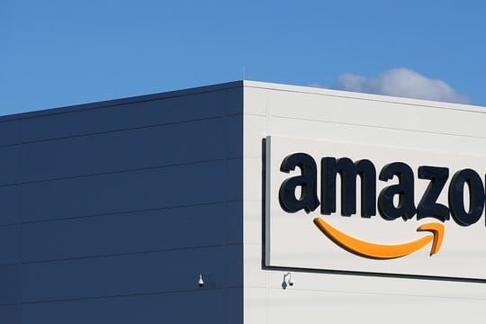 Amazon nimmt ein neues Luftfrachtzentrum in Sachsen in Betrieb.