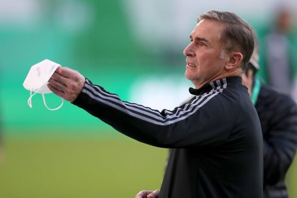 Geht mit zwei Neulingen ins letzte EM-Qualifikationsspiel: U21-Coach Stefan Kuntz.