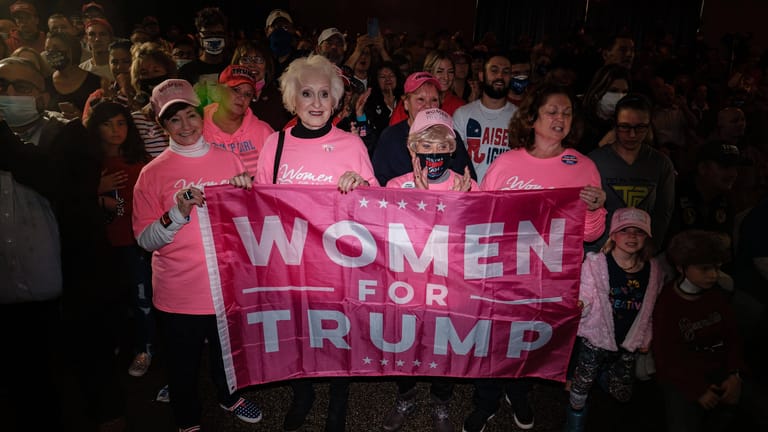 "Women for Trump" – "Frauen für Trump": Trotz der frauenfeindlichen Äußerungen Trumps in der Vergangenheit fand er im Wahlkampf auch viele weibliche Unterstützerinnen.