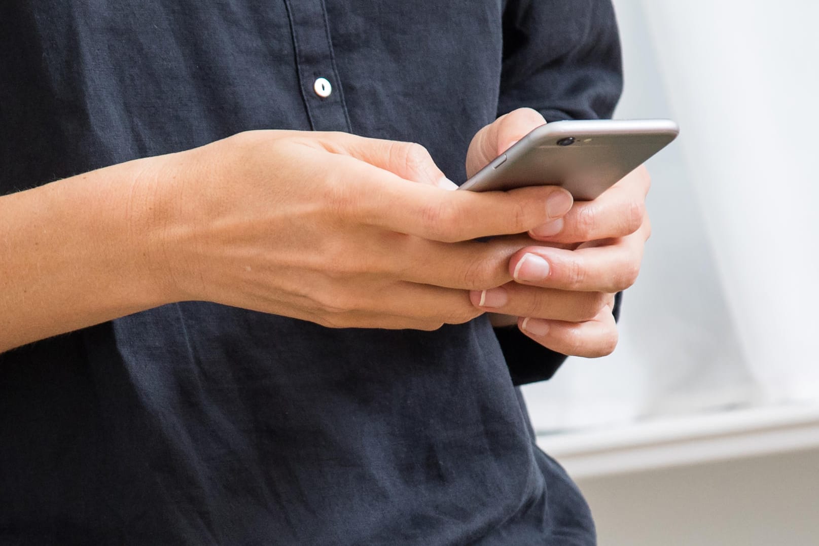 Tragbare Kosten fürs Smartphone: Ein aktueller Vergleich attestiert den Mobilfunkpreisen in Deutschland solides Mittelmaß.