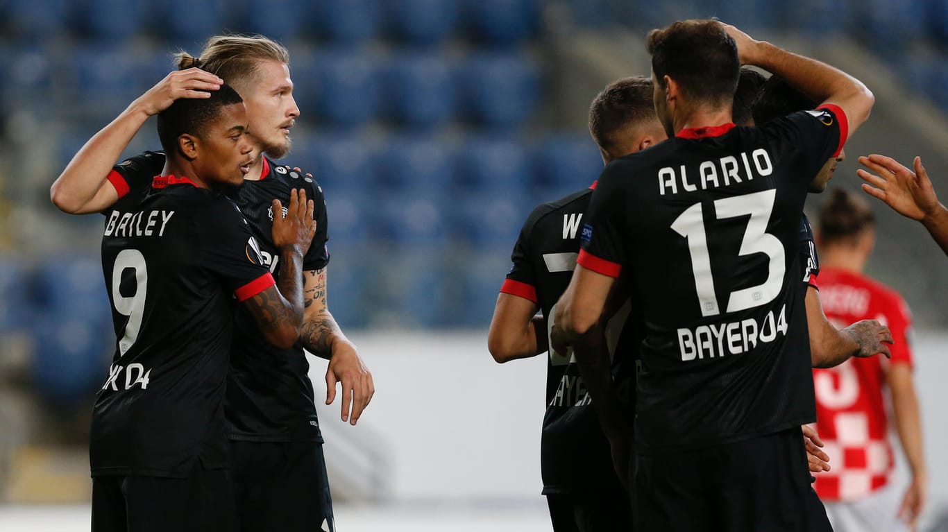 Jubel bei Bailey (l.), Alario (r.) und Co.: Leverkusen gewinnt in der Europa League bei Hapoel Be'er Sheva.