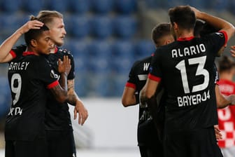 Jubel bei Bailey (l.), Alario (r.) und Co.: Leverkusen gewinnt in der Europa League bei Hapoel Be'er Sheva.