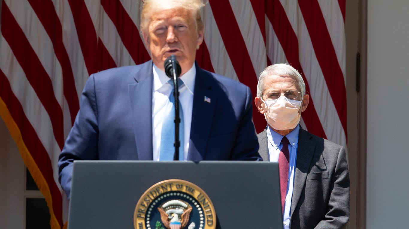 Donald Trump und der Virologe Anthony Fauci: Mitten auf dem neuen Höhepunkt der Pandemie in den USA erwägt Trump, seinen Corona-Berater zu entlassen.