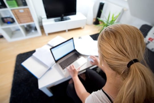 Mit dem neuen Teil-Lockdown arbeiten Beschäftigte wieder vermehrt von zu Hause aus.