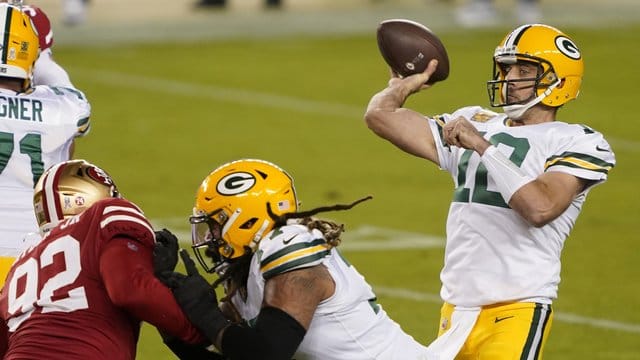 Angeführt von Star-Quarterback Aaron Rodgers (r) siegten die Packers klar mit 34:17.