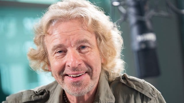 Thomas Gottschalk im SWR 3 Studio vor Beginn seiner Radioshow "SWR 3 Gottschalk und Zöller". Thomas Gottschalk im SWR 3 Studio vor Beginn seiner Radioshow "SWR 3 Gottschalk und Zöller".