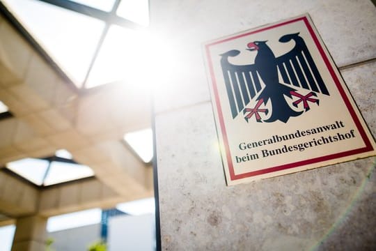 Die Bundesanwaltschaft geht davon aus, dass die seit mindestens Anfang 2019 bestehende Gruppe ungefähr zehn Mitglieder umfasst.