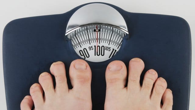 Gewicht: In Deutschland gilt man ab einem BMI von 25 kg/m² als übergewichtig. Gewicht: In Deutschland gilt man ab einem BMI von 25 kg/m² als übergewichtig.