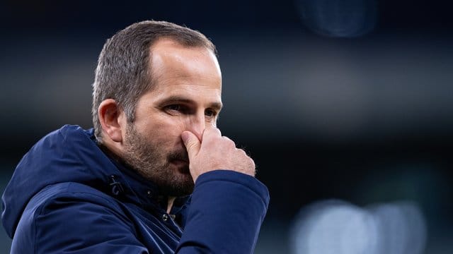 Wartet immer noch auf seinen ersten Bundesliga-Sieg als Schalke-Coach: Manuel Baum. Wartet immer noch auf seinen ersten Bundesliga-Sieg als Schalke-Coach: Manuel Baum.