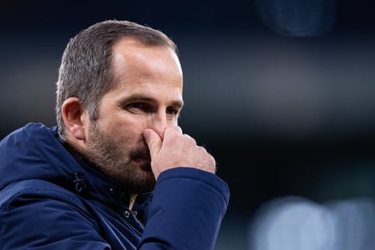Wartet immer noch auf seinen ersten Bundesliga-Sieg als Schalke-Coach: Manuel Baum.