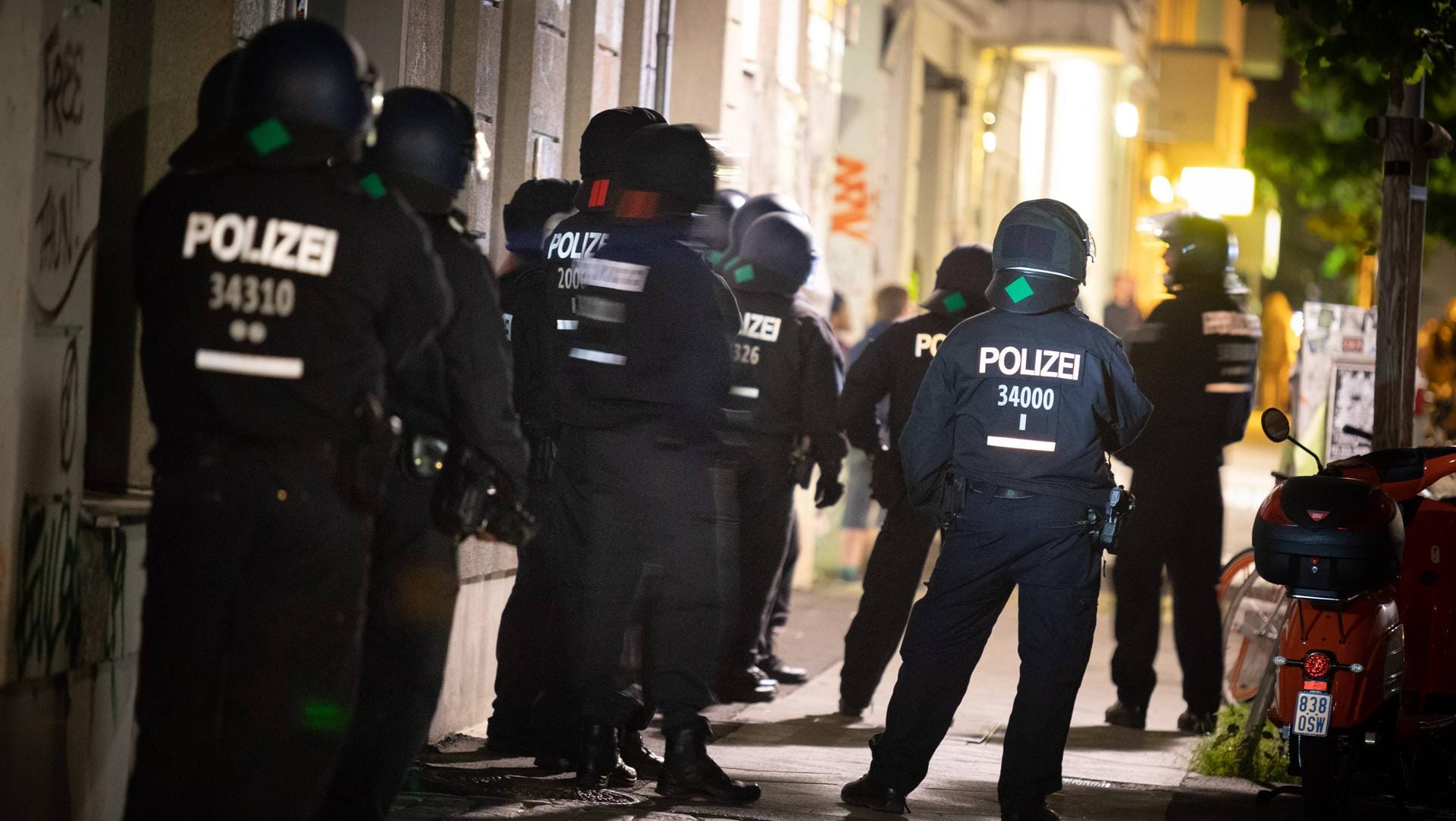 Linksradikale Gruppen: Immer wieder muss die Polizei bei Ausschreitungen der linken Szene eingreifen.