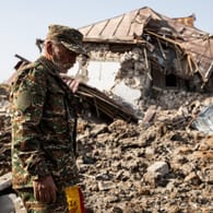 Ein zerstörtes Wohnhaus in der Stadt Schuschi: Der Konflikt um Bergkarabach hat viele Menschen vertrieben, obdachlos gemacht – oder getötet.