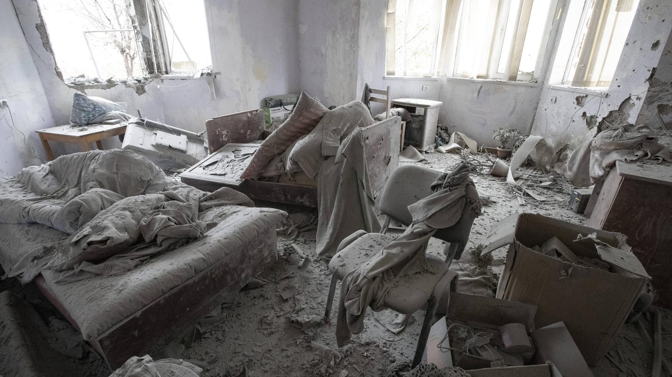Eine nächtliche Attacke hat dieses Haus in Stepanakert verwüstet.