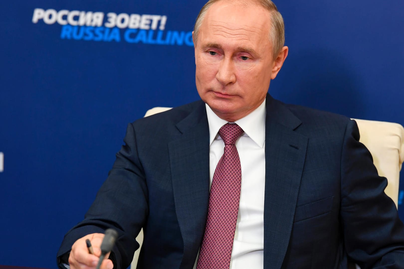 Wladimir Putin: Kurz nach seinem 68. Geburtstag beschert Murdochs "The Sun" ihm Schlagzeilen über einen angeblichen Rücktritt.