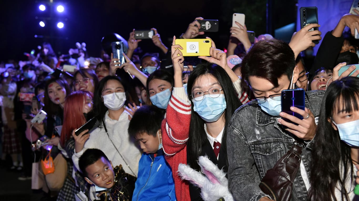 Halloween in einem Freizeitpark in Wuhan: In der chinesischen Stadt war das Virus Ende 2019 erstmals ausgebrochen.