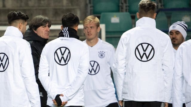 Bundestrainer Joachim Löw (2.