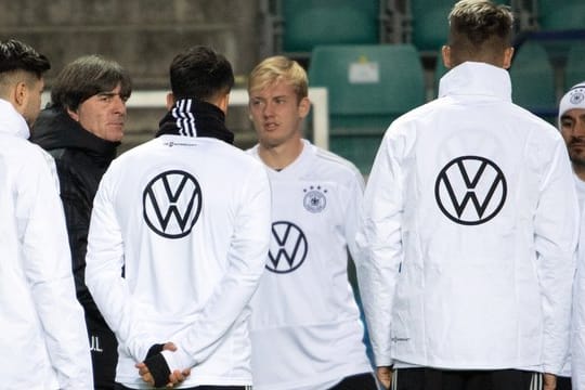 Bundestrainer Joachim Löw (2.