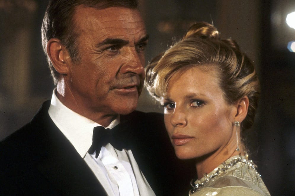 Sean Connery und Kim Basinger: Die beiden spielten 1983 gemeinsam in "James Bond – Sag niemals nie".