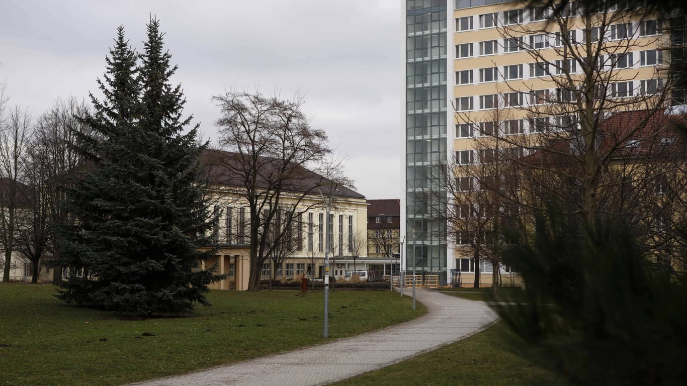 Blick auf das Campusgelände der Uni Erfurt: Studierende fordern Berufung gegen das Urteil gegen einen der Professoren der Universität.