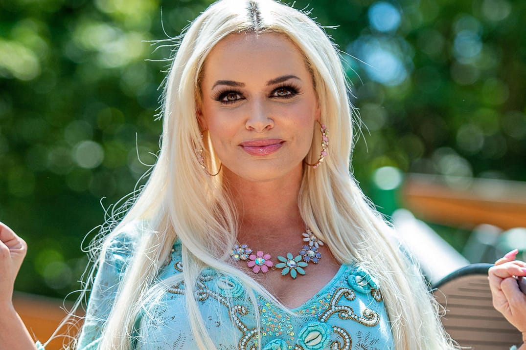 Daniela Katzenberger: Steckt sie unter dem "Masked Singer"-Erdmännchen-Kostüm?