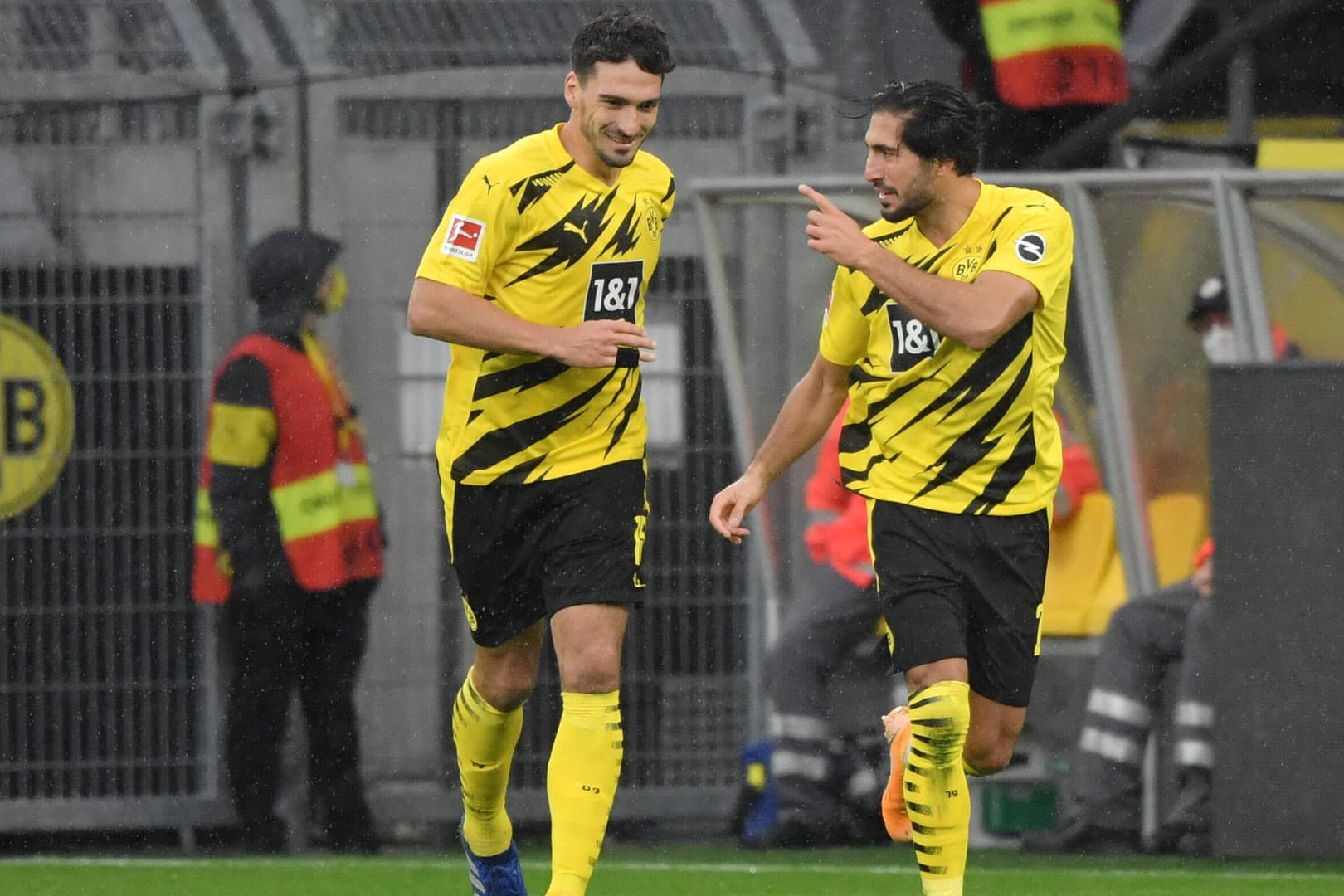 Mats Hummels (l.) und Emre Can: Kann der BVB im Topspiel gegen den FC Bayern auf sein Defensiv-Duo zurückgreifen.