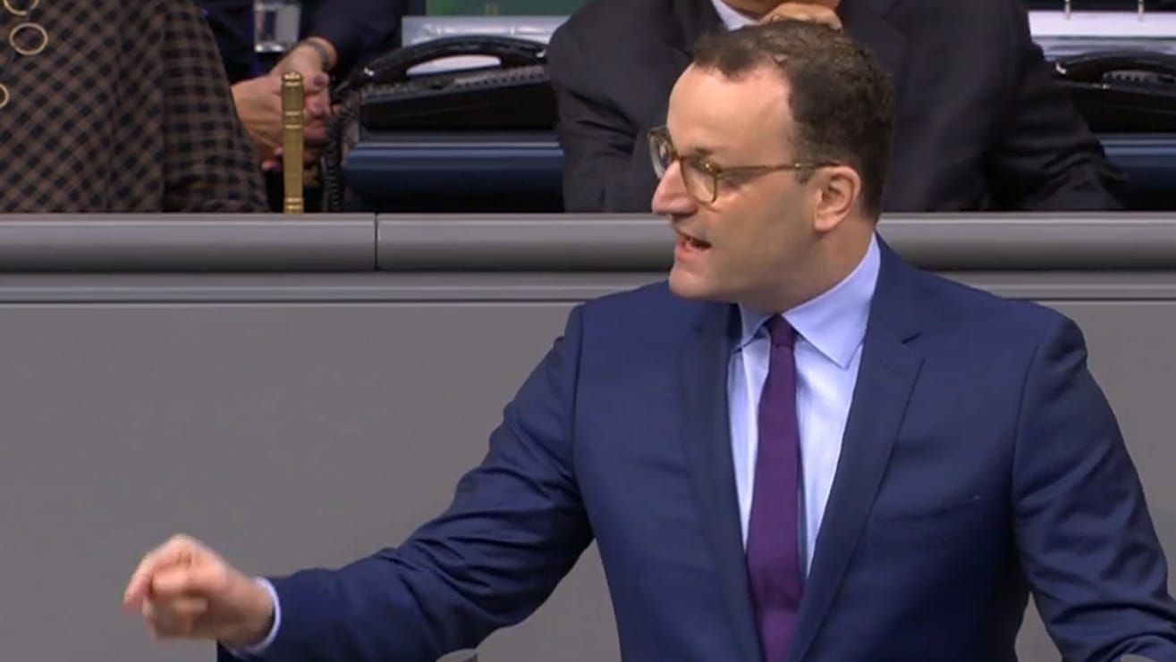 "Das Parlament ja, aber Sie nicht": Als die AfD-Fraktion sich per Zwischenruf im Bundestag zu Wort meldet, schießt Jens Spahn verbal zurück. "Das Parlament ja, aber Sie nicht": Als die AfD-Fraktion sich per Zwischenruf im Bundestag zu Wort meldet, schießt Jens Spahn verbal zurück.