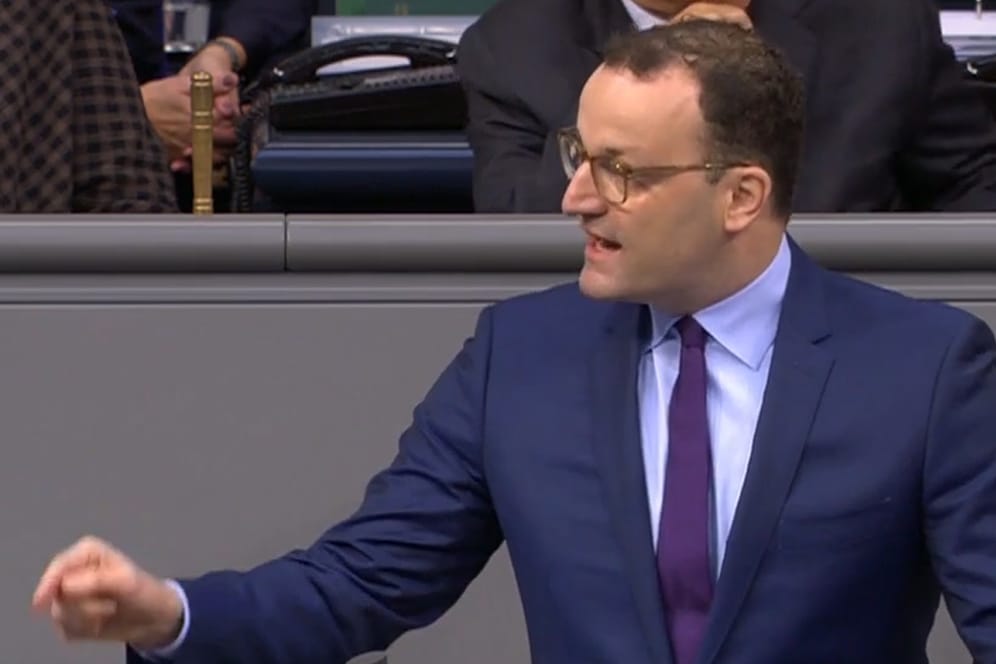 "Das Parlament ja, aber Sie nicht": Als die AfD-Fraktion sich per Zwischenruf im Bundestag zu Wort meldet, schießt Jens Spahn verbal zurück.