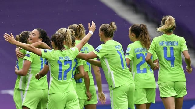 Die Spielerinnen vom VfL Wolfsburg haben im Spitzenspiel gegen Turbine Potsdam einen Sieg geholt. Die Spielerinnen vom VfL Wolfsburg haben im Spitzenspiel gegen Turbine Potsdam einen Sieg geholt.