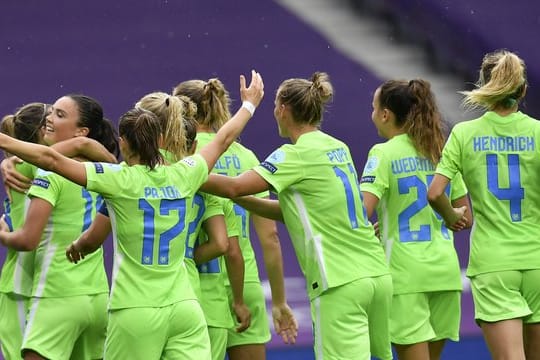 Die Spielerinnen vom VfL Wolfsburg haben im Spitzenspiel gegen Turbine Potsdam einen Sieg geholt.