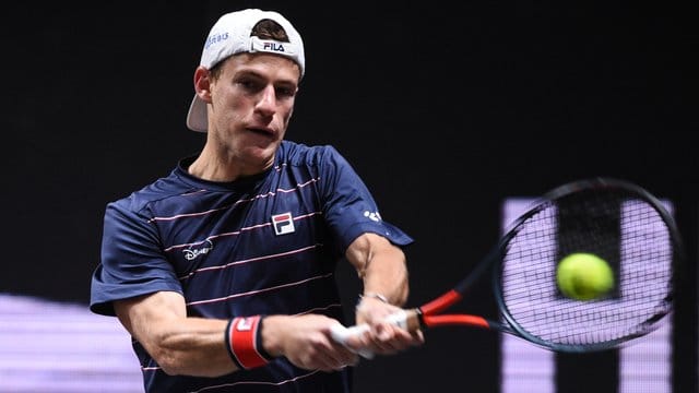 Komplettiert das Teilnehmerfeld der ATP Finals: Diego Schwartzman spielt den Ball. Komplettiert das Teilnehmerfeld der ATP Finals: Diego Schwartzman spielt den Ball.