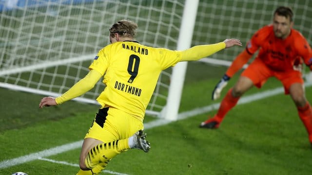 Die Fähigkeiten von Erling Haaland begeistern auch Schalkes ehemalige Stürmerlegende Klaus Fischer. Die Fähigkeiten von Erling Haaland begeistern auch Schalkes ehemalige Stürmerlegende Klaus Fischer.