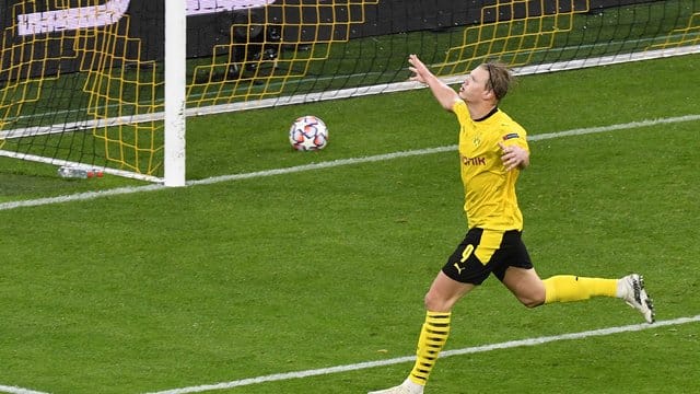 Auf dem Wege zur Perfektion, nach Dortmunds Sportdirektor Zorc: Erling Haaland bejubelt ein Tor. Auf dem Wege zur Perfektion, nach Dortmunds Sportdirektor Zorc: Erling Haaland bejubelt ein Tor.