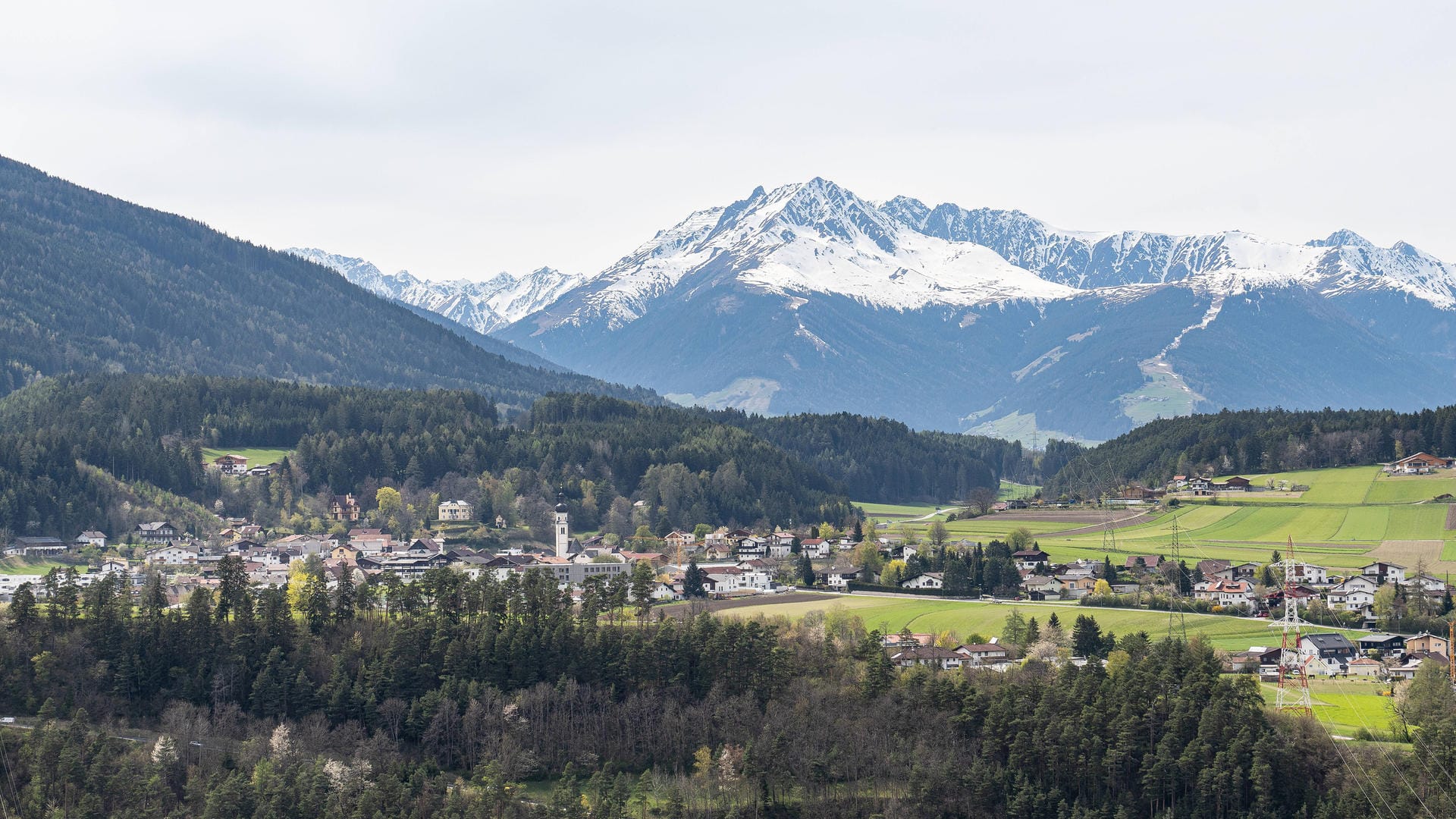 Roßkogel: Ein Wanderer ist beim Abstieg vom Berg ums Leben gekommen. Roßkogel: Ein Wanderer ist beim Abstieg vom Berg ums Leben gekommen.