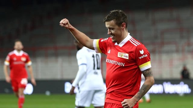 Hat wieder einen Elfmeter verwandelt: Max Kruse feiert sein Tor zum 4:0 per Elfer. Hat wieder einen Elfmeter verwandelt: Max Kruse feiert sein Tor zum 4:0 per Elfer.