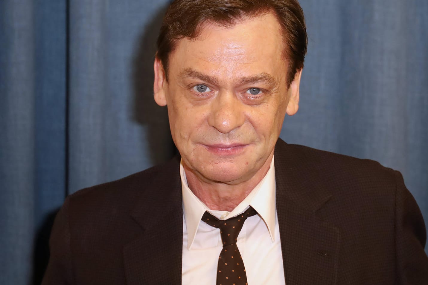 Sylvester Groth: Hier ist der Schauspieler bei Dreharbeiten am Set von "Deutschland 89" zu sehen.