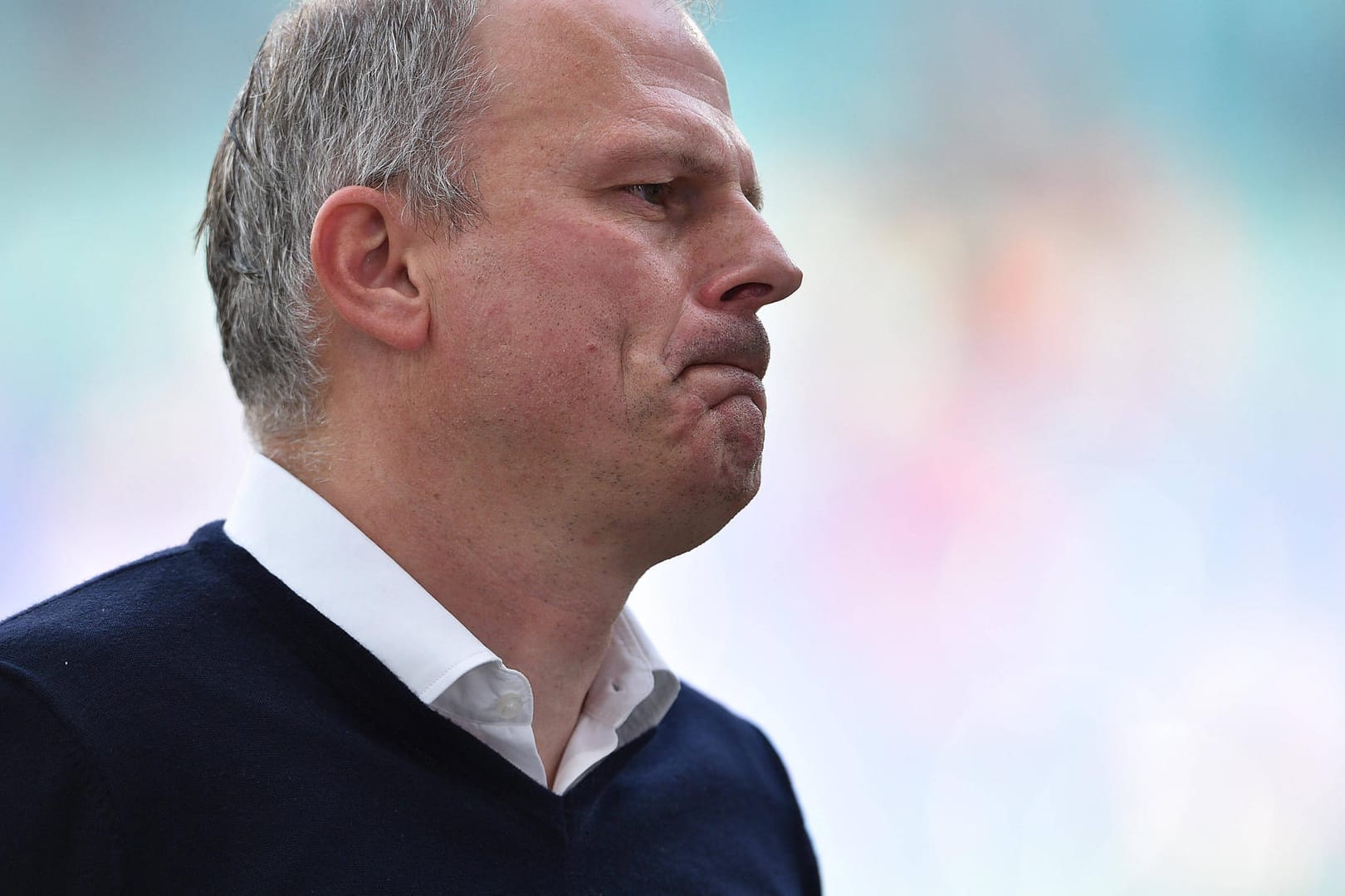Zerknirschter Schalke-Boss: Jochen Schneider war nach dem 2:2 in Mainz nicht gut auf Schiedsrichter Patrick Ittrich und dessen Assistenten zu sprechen.