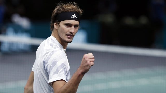 Alexander Zverev trifft im Finale von Paris auf den Russen Daniil Medwedew. Alexander Zverev trifft im Finale von Paris auf den Russen Daniil Medwedew.
