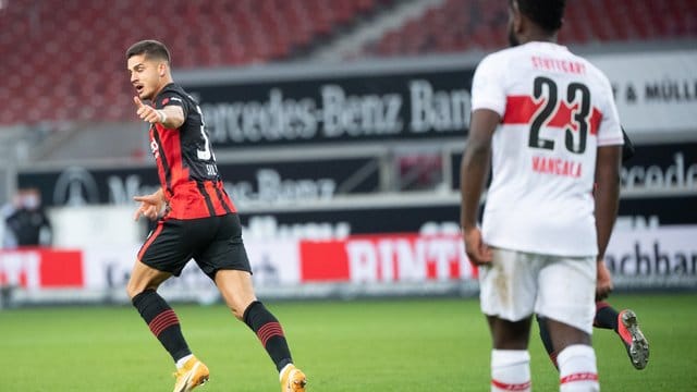 Hat die Eintracht mit seinem Anschlusstreffer im Spiel gehalten: André Silva freut sich üer sein Tor zum 2:1. Hat die Eintracht mit seinem Anschlusstreffer im Spiel gehalten: André Silva freut sich üer sein Tor zum 2:1.