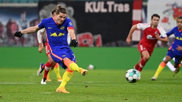 Marcel Sabitzer besorgte das 2:0 für Leipzig vom Elfmeterpunkt. Marcel Sabitzer besorgte das 2:0 für Leipzig vom Elfmeterpunkt.