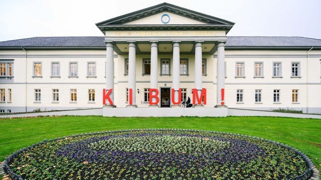 Die Oldenburger Kinder- und Jugendbuchmesse Kibum zieht diesmal ins Internet. Die Oldenburger Kinder- und Jugendbuchmesse Kibum zieht diesmal ins Internet.