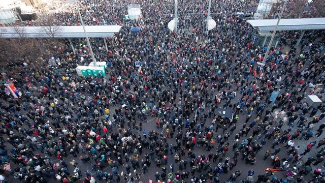 Tausende nahmen an der "Querdenken"-Demo in Leipzig teil.